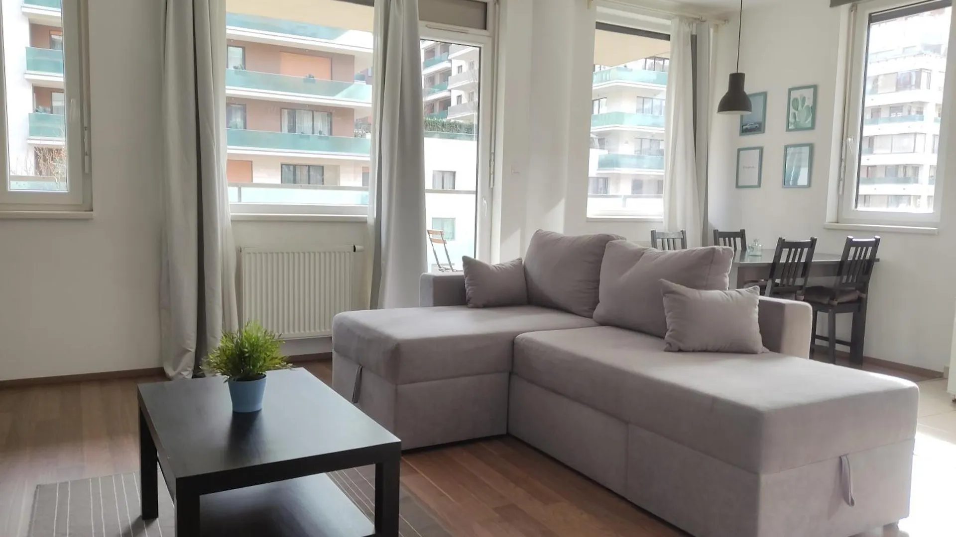 מלון דירות בודפשט Corvin Center Suites